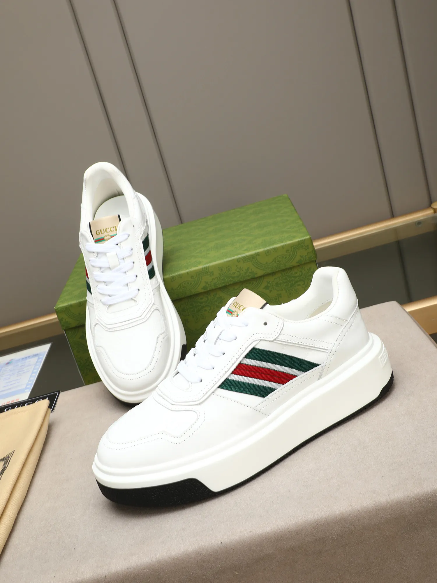 Men's shoes 💰480 New men's shoes GUCCI Fashion trend Made of first-layer calfskin ➕ washed sheep lining! The foot feels super comfortable and the workmanship is impeccable. Foam ultra-light outsole, size: 38-44 (45 customized) 3 colors to choose from!